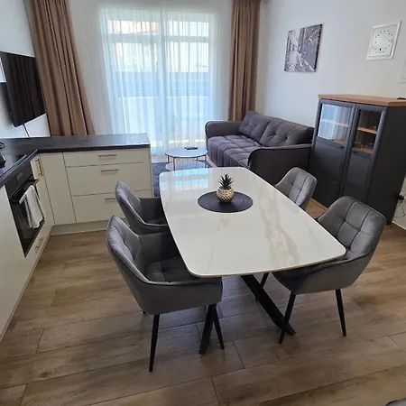 Antonio Lux Modern Lejlighed