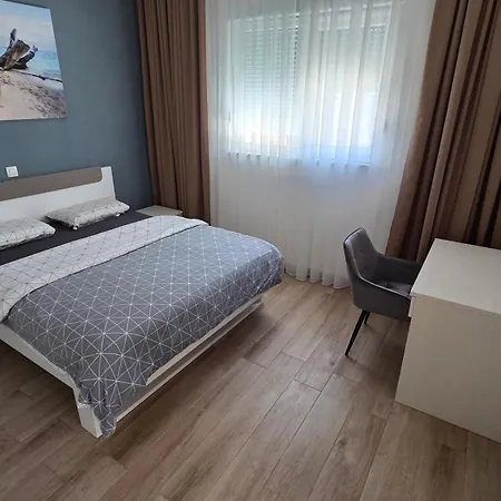 Antonio Lux Modern Lejlighed