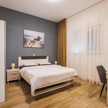 Antonio Lux Modern * Podstrana